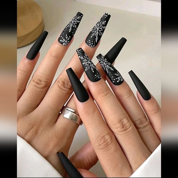 24 pc Snowflakes Nails - Picture 2 of 5